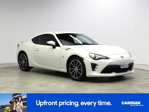 White 2017 Toyota 86