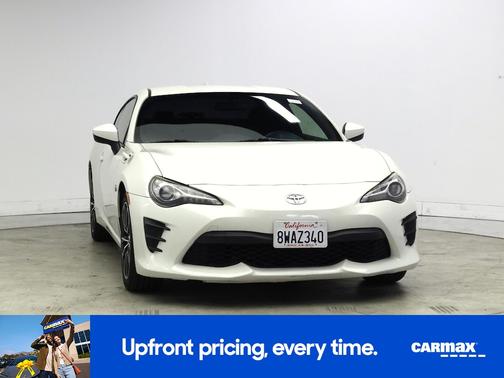 White 2017 Toyota 86