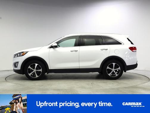 White 2016 Kia Sorento EX