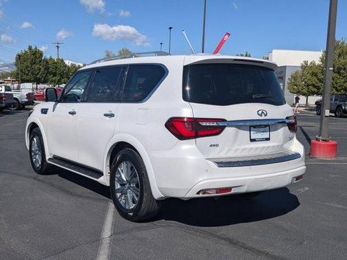 2023 INFINITI QX80 Luxe