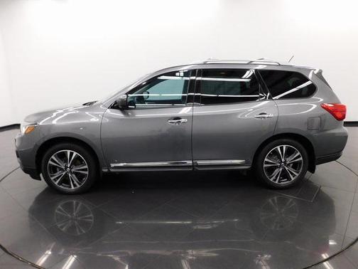2017 Nissan Pathfinder Platinum