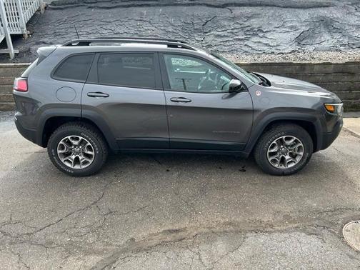 2022 Jeep Cherokee Trailhawk