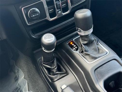 2022 Jeep Gladiator Sport