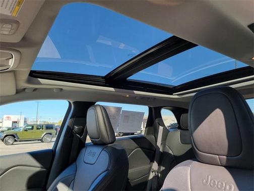 2023 Jeep Cherokee Altitude Lux