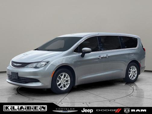 Billet Silver Metallic Clearcoat 2017 Chrysler Pacifica Touring
