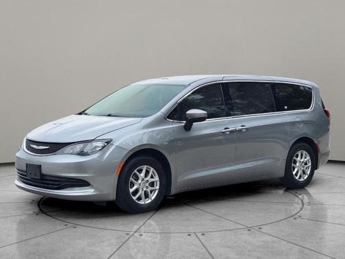 Billet Silver Metallic Clearcoat 2017 Chrysler Pacifica Touring