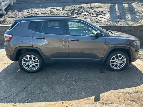 2022 Jeep Compass Latitude Lux