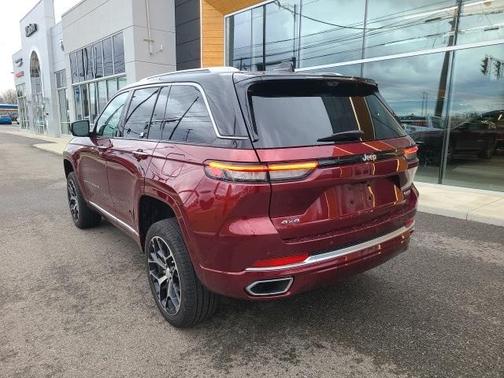 2022 Jeep Grand Cherokee Summit