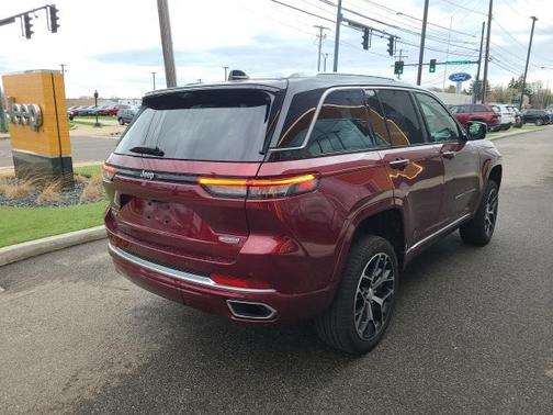 2022 Jeep Grand Cherokee Summit