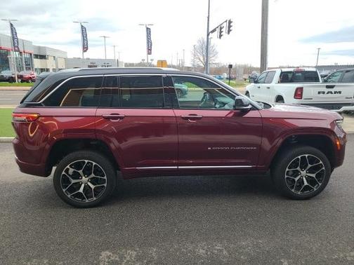 2022 Jeep Grand Cherokee Summit