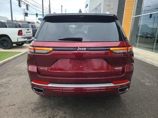 2022 Jeep Grand Cherokee Summit