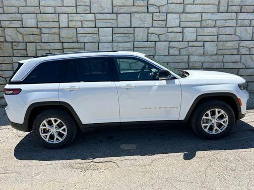Bright White Clearcoat 2023 Jeep Grand Cherokee Limited