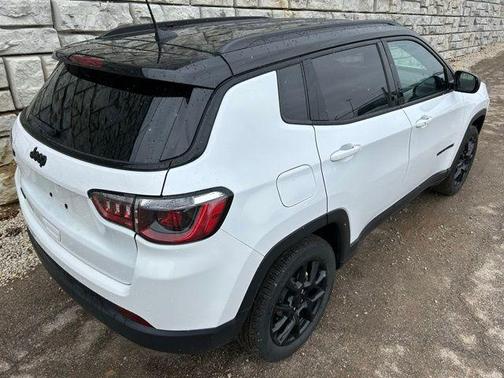 Bright White Clearcoat 2023 Jeep Compass Altitude