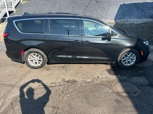 2022 Chrysler Pacifica Touring-L