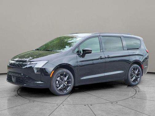 Diamond Black 2027 Chrysler Pacifica LIMITED