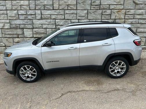 Silver Zynith 2024 Jeep Compass Latitude Lux