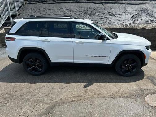 2022 Jeep Grand Cherokee Altitude