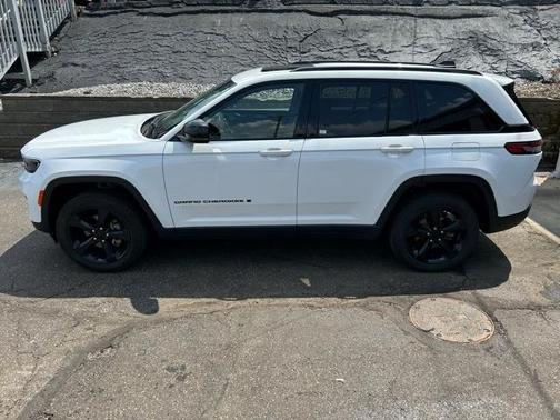 2022 Jeep Grand Cherokee Altitude