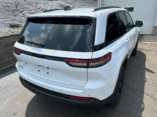 2022 Jeep Grand Cherokee Altitude