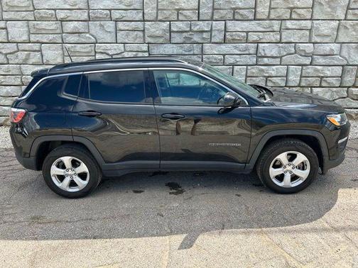 Diamond Black 2019 Jeep Compass Latitude
