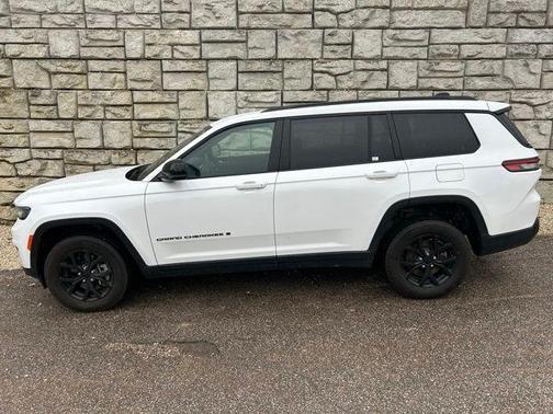 Bright White Clearcoat 2024 Jeep Grand Cherokee L Laredo