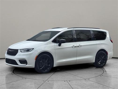 2024 Chrysler Pacifica Touring-L