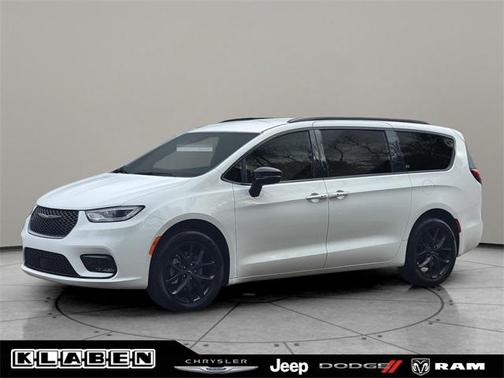 2024 Chrysler Pacifica Touring-L