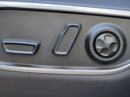 2023 Jeep Wagoneer Base