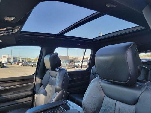 2023 Jeep Wagoneer Base