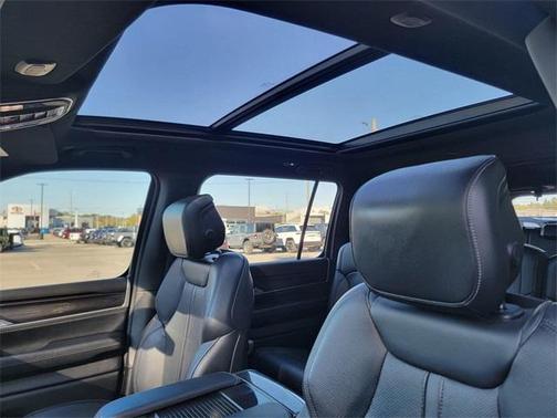 2023 Jeep Wagoneer Base