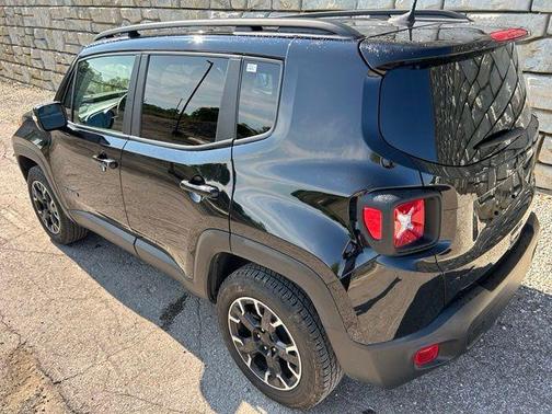 Black Clearcoat 2023 Jeep Renegade Latitude