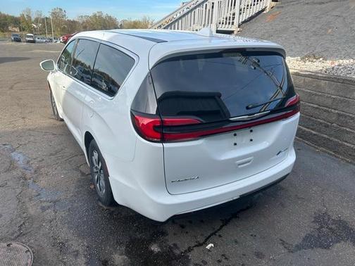 2022 Chrysler Pacifica Hybrid Touring L