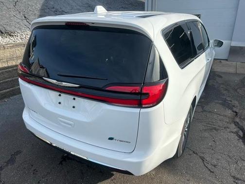 2022 Chrysler Pacifica Hybrid Touring L