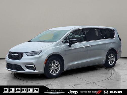 Silver Mist Clearcoat 2024 Chrysler Pacifica Touring