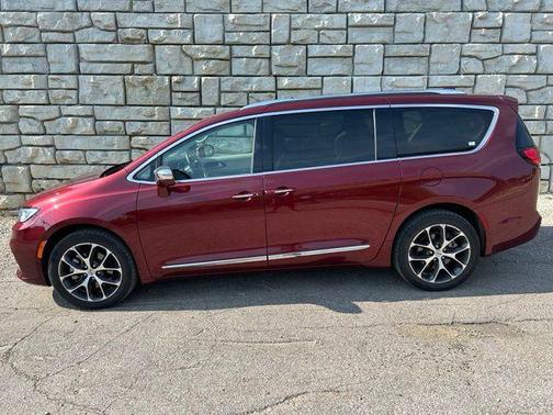 Velvet Red Pearlcoat 2021 Chrysler Pacifica Limited