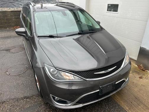 2017 Chrysler Pacifica Touring-L Plus