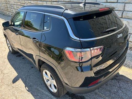 Diamond Black 2022 Jeep Compass Latitude