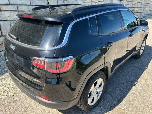 Diamond Black 2022 Jeep Compass Latitude