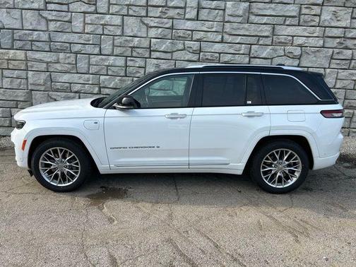 Bright White Clearcoat 2022 Jeep Grand Cherokee 4xe Summit