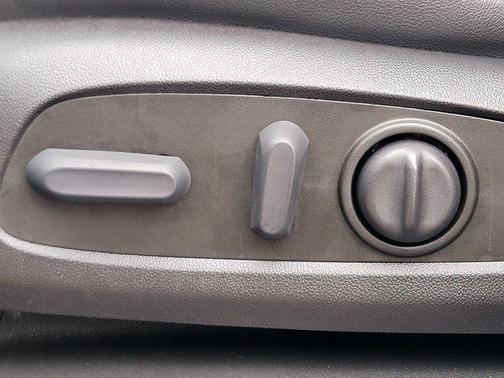Mosaic Black Metallic 2023 Chevrolet Traverse LT Leather
