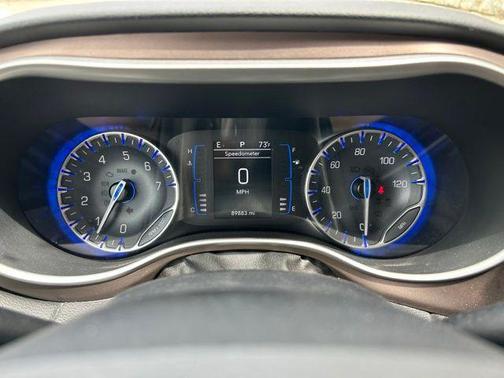 Brilliant Black Crystal Pearlcoat 2021 Chrysler Voyager LXI