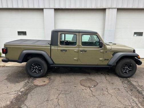 41 2025 Jeep Gladiator Sport