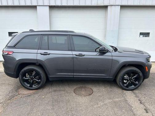 Metallic 2025 Jeep Grand Cherokee Limited