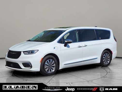 Bright White Clearcoat 2023 Chrysler Pacifica Hybrid Limited