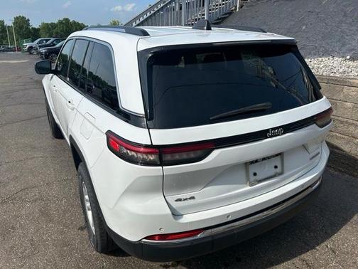 2022 Jeep Grand Cherokee Laredo