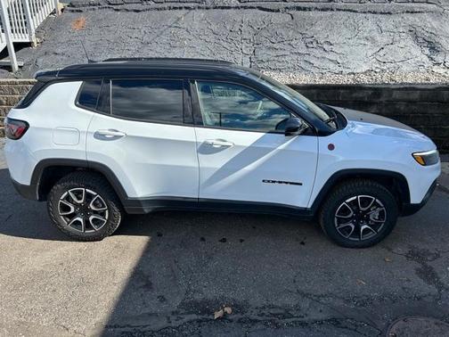 2024 Jeep Compass Trailhawk