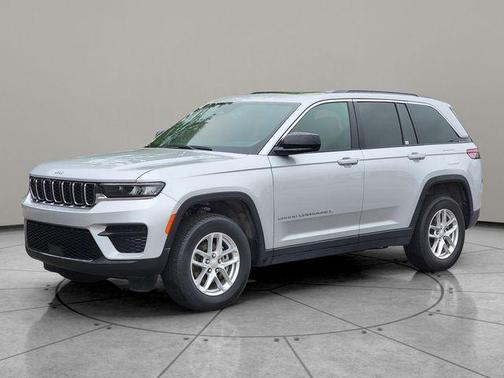 Silver Zynith 2024 Jeep Grand Cherokee Laredo