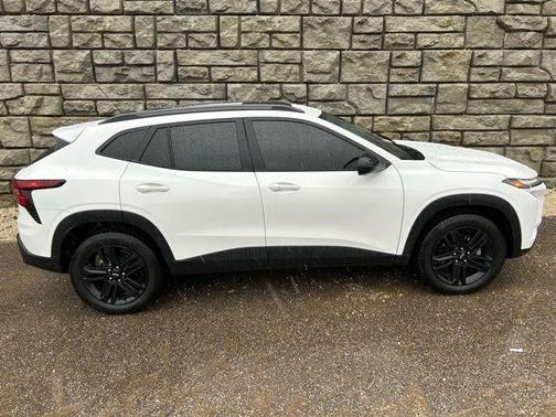 Summit White 2024 Chevrolet Trax ACTIV