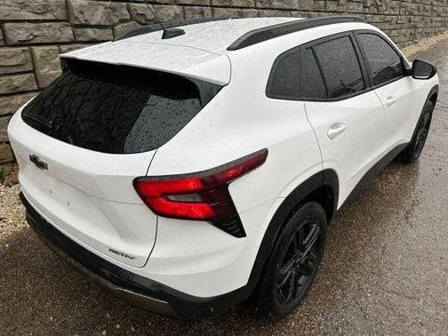 Summit White 2024 Chevrolet Trax ACTIV