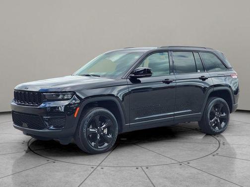 Diamond Black 2024 Jeep Grand Cherokee Laredo